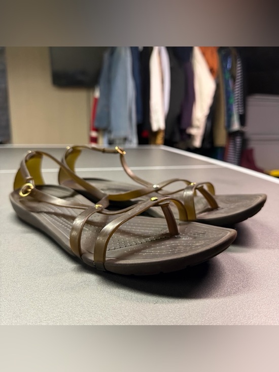 CROCS Shoes - CROCS Women's Brown Slim-Strap Toe Loop Sandals